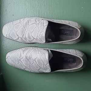 Donald J. Pliner-Pascow gray/silver Shoes 9.5 M.